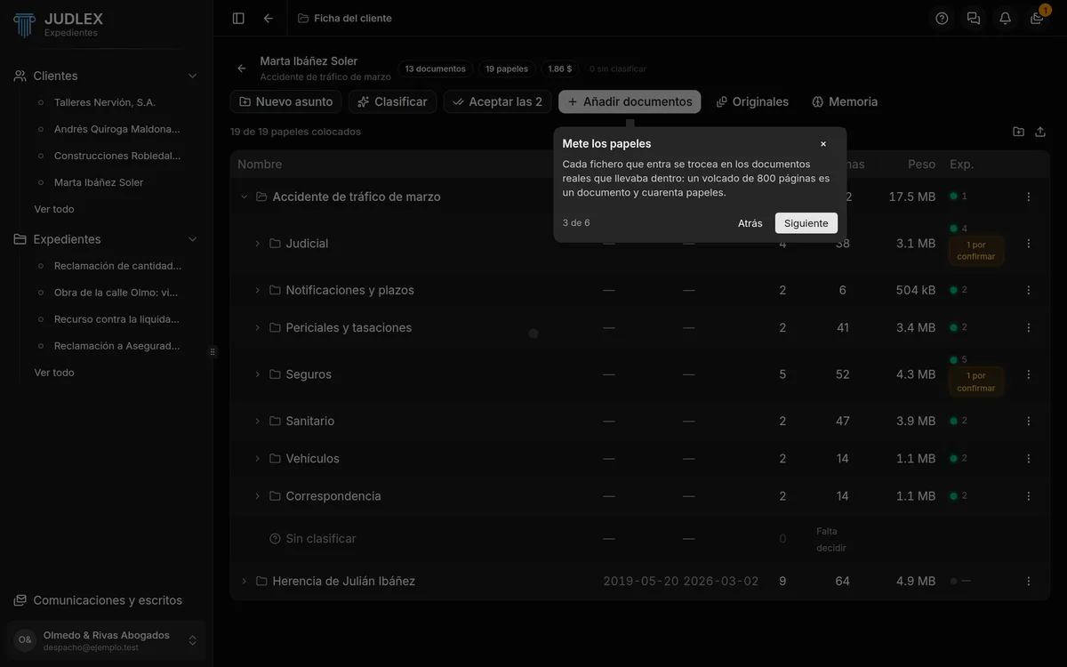 La guía señala el botón Añadir documentos